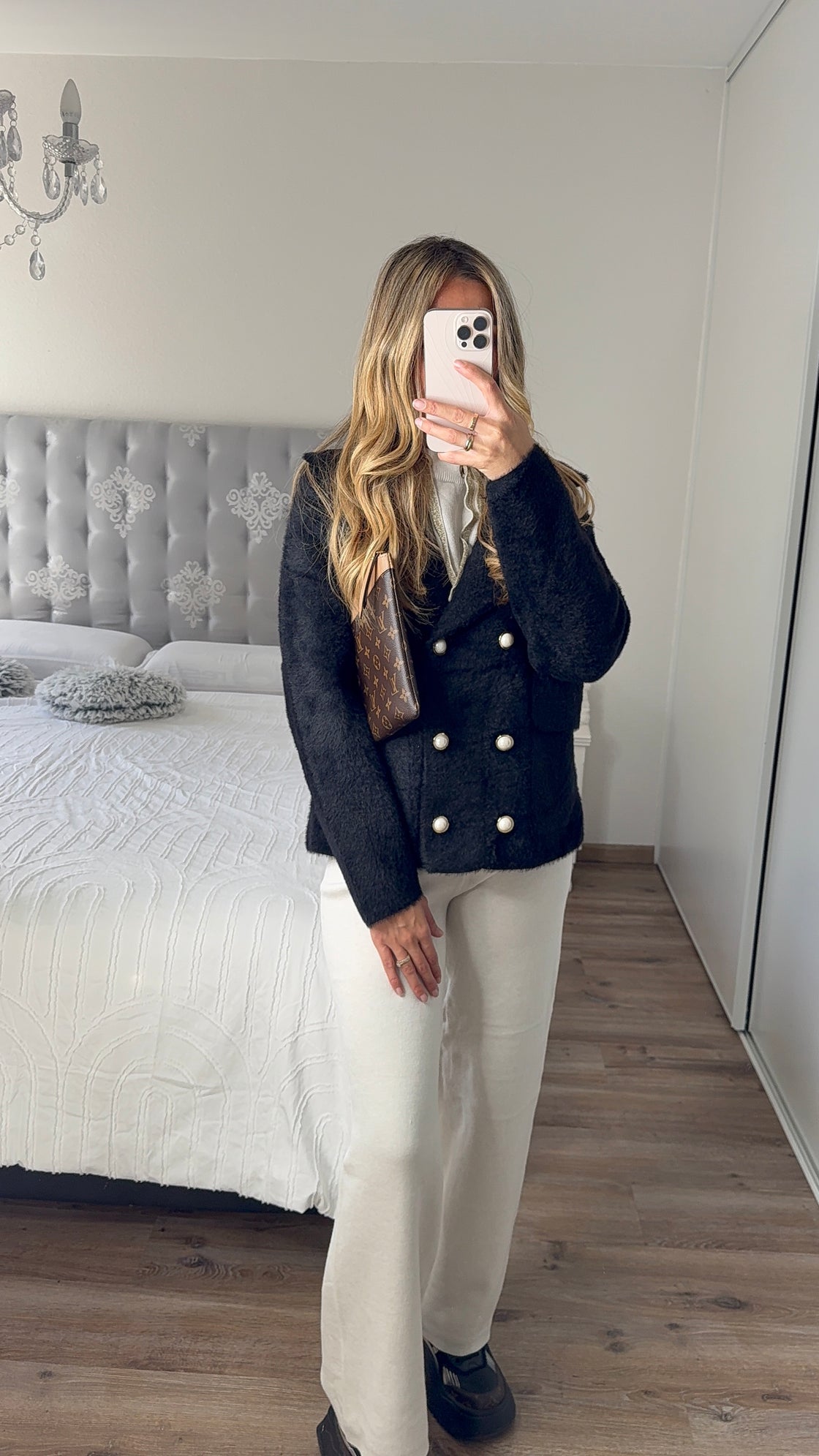 Manteau noir capuche amovible