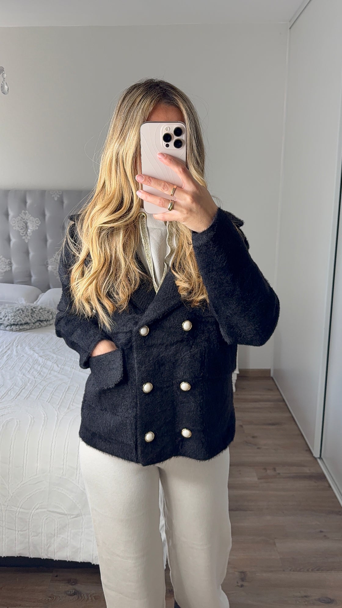 Manteau noir capuche amovible