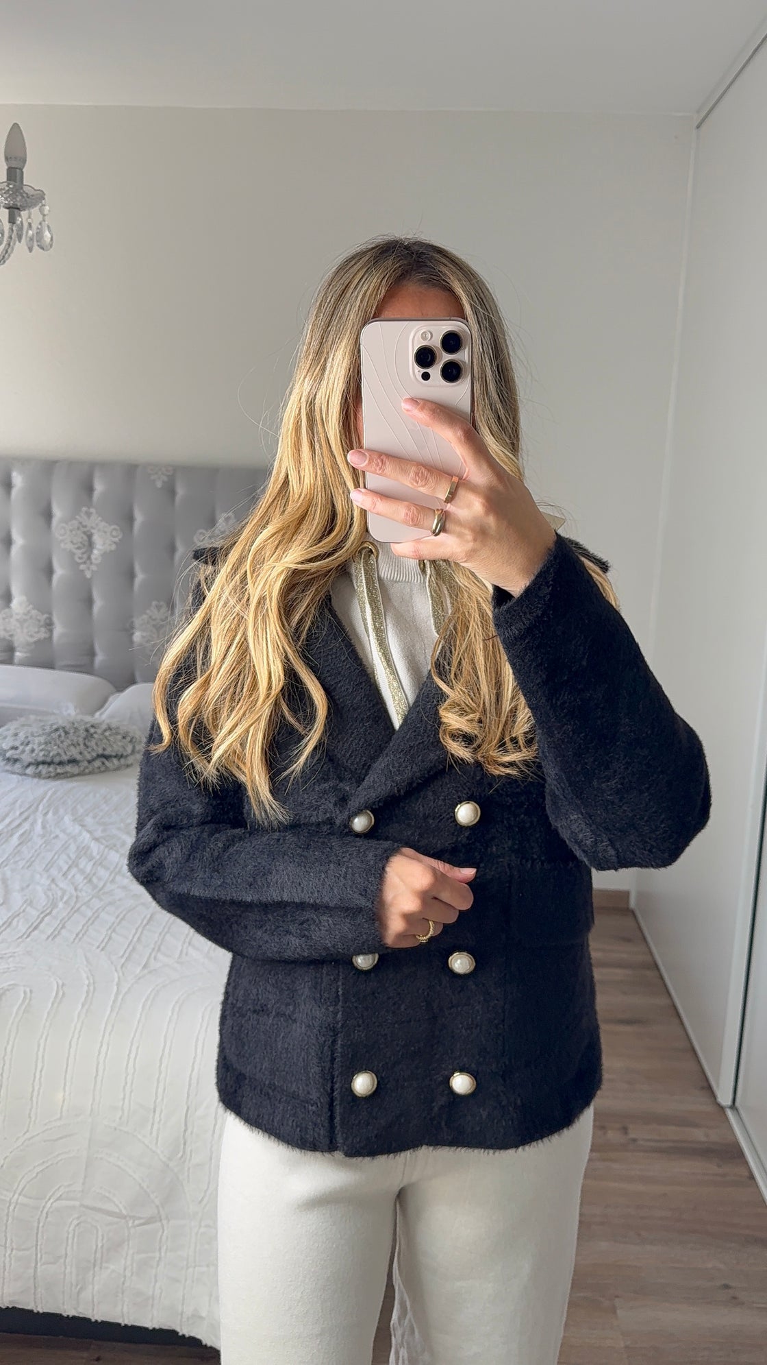 Manteau noir capuche amovible